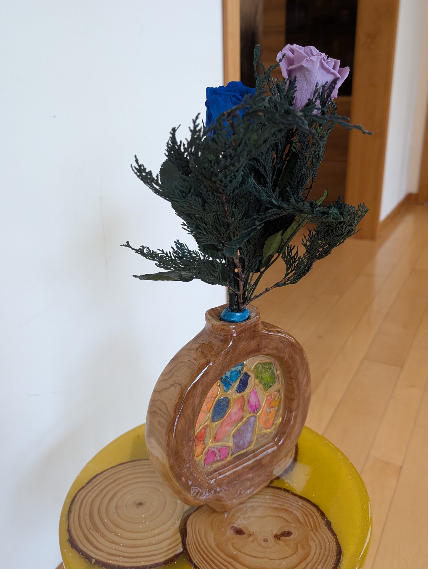 Cherry vase with real preserved roses