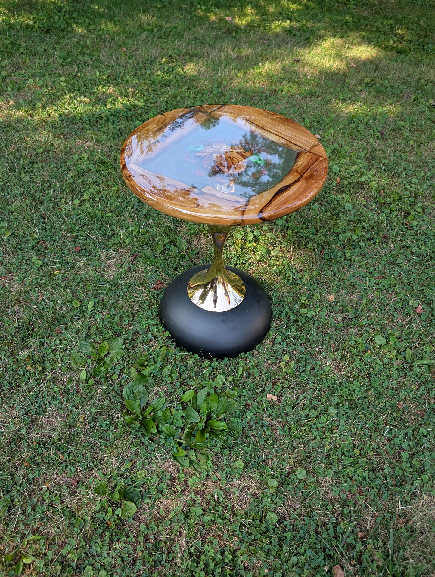 Table with a rose