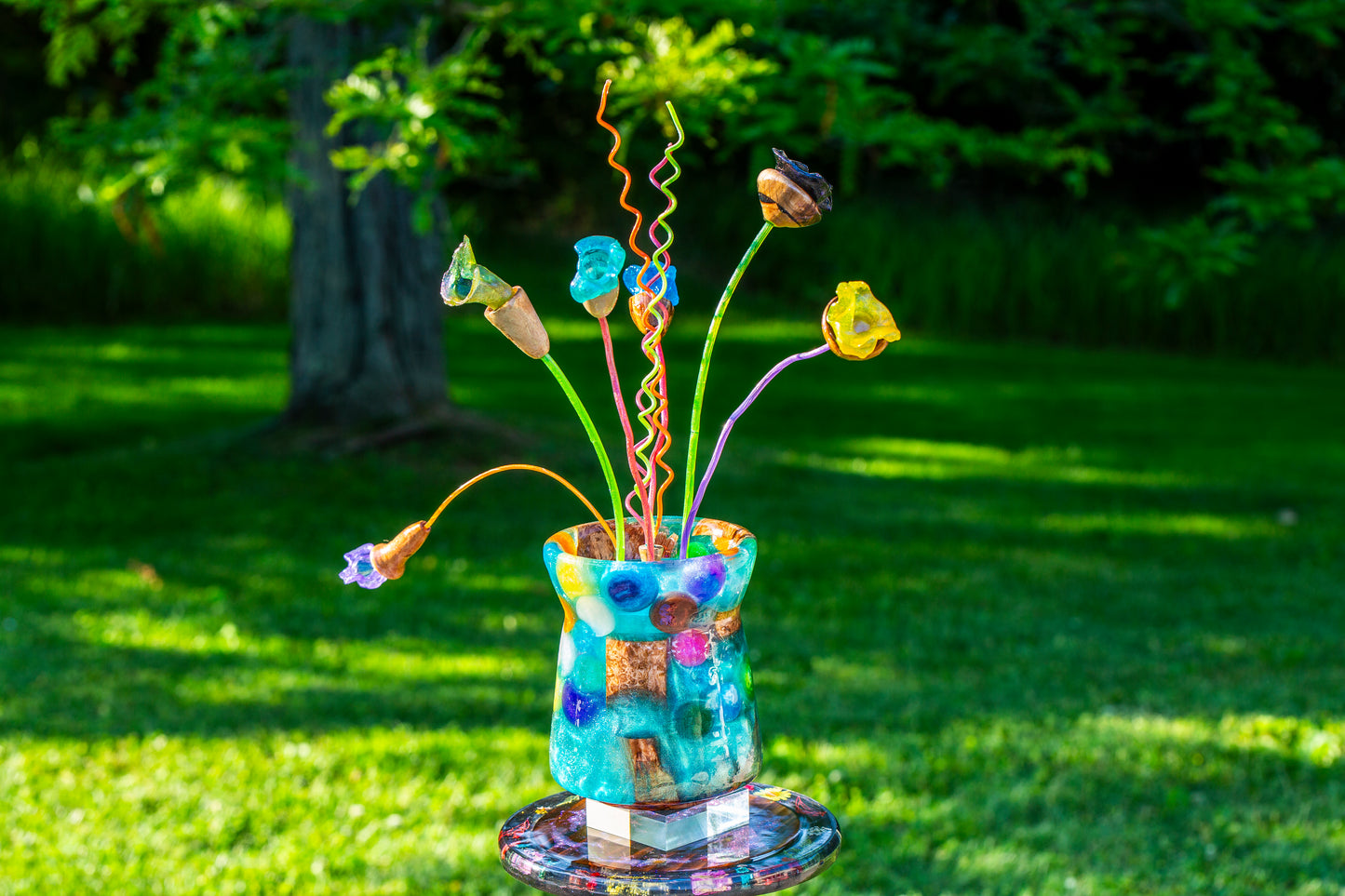 Epoxy vase with wood and epoxy flowers
