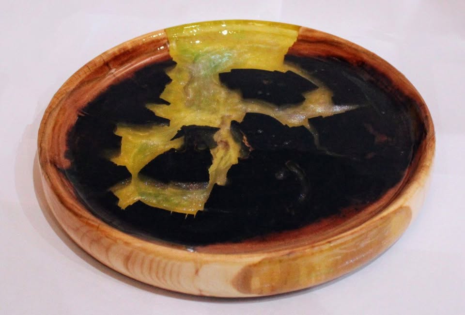 Resin plate