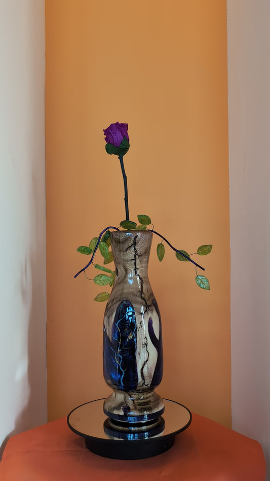 Vase wood with epoxy and preserved roses