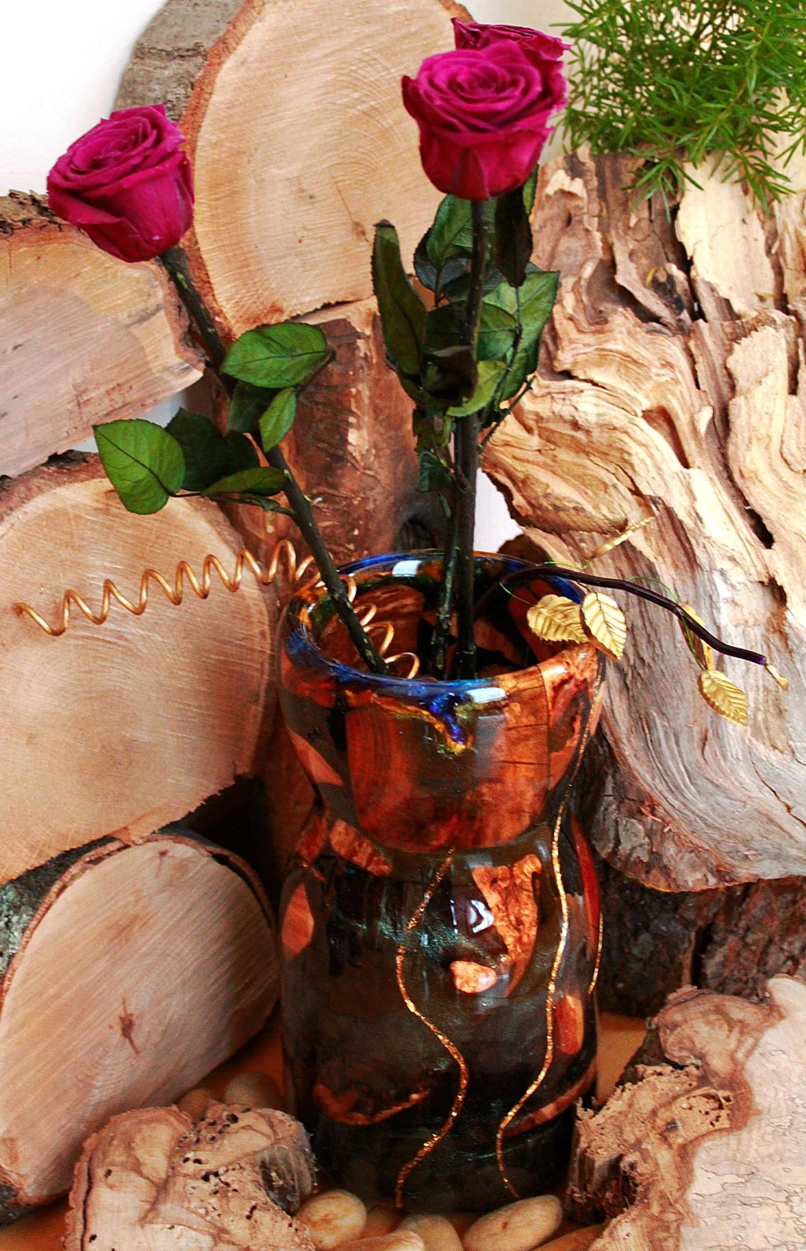 Vase with gold flakes