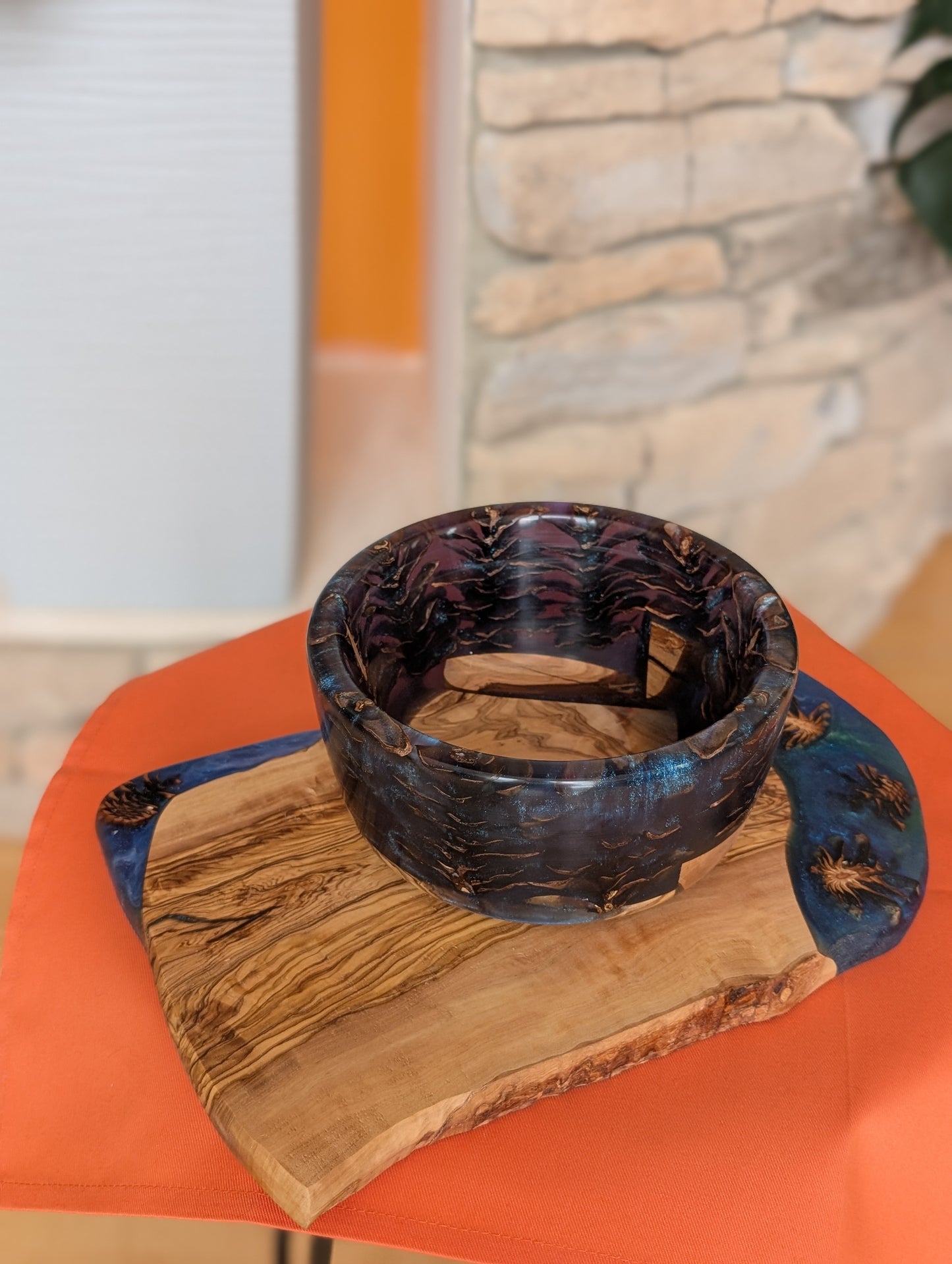 Charcuterie board made of wood, epoxy resin and pinecones