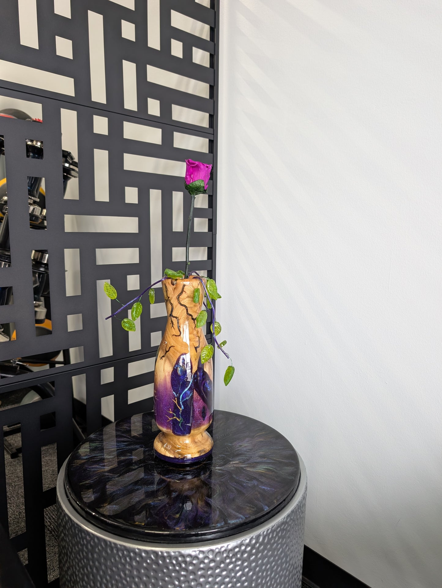 Vase wood with epoxy and preserved roses