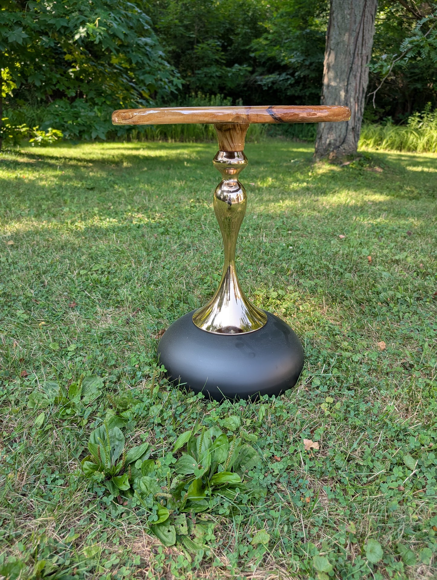 Table with a rose
