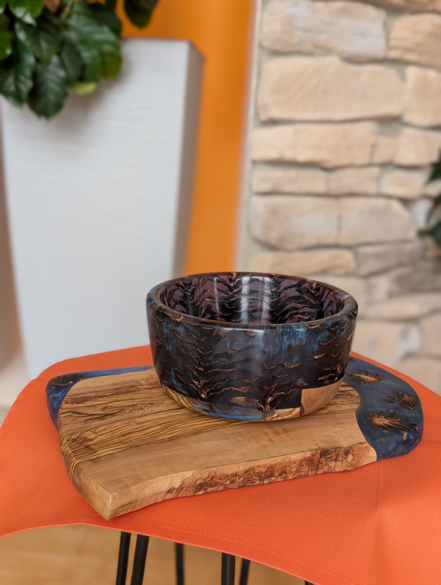 Charcuterie board made of wood, epoxy resin and pinecones