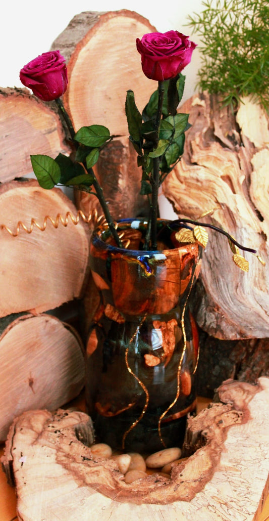 Vase with gold flakes