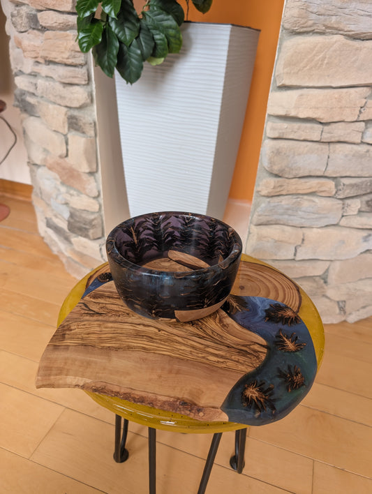 Charcuterie board made of wood, epoxy resin and pinecones